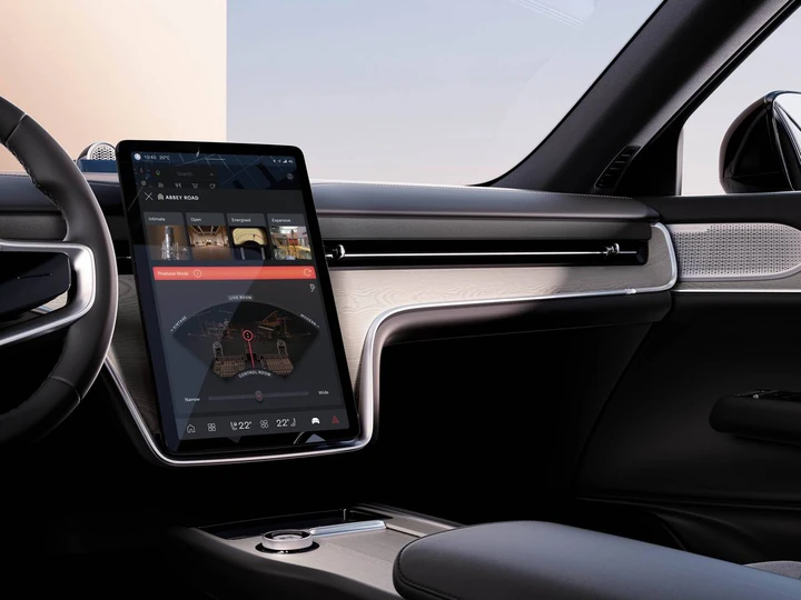 Volvo EX90: la rivoluzione sonora con la modalità Abbey Road Studios