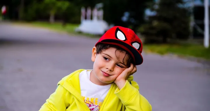 Trasporto dei bambini in moto: come fare e cosa dice la legge
