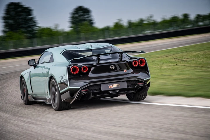Nissan GT-R50 by Italdesign: immagini ufficiali