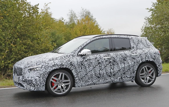 Mercedes-Benz GLA45: le foto spia