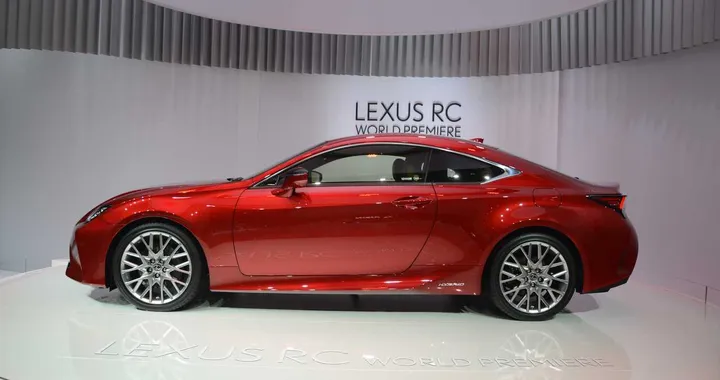 Lexus RC Hybrid svelata al Salone di Parigi 2018