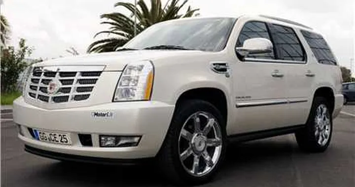 Cadillac Escalade Sport Luxury Hybrid in prova