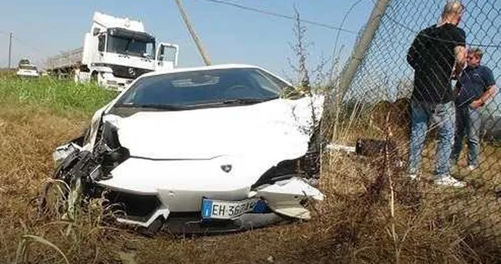 Incidente Lamborghini Aventador: ecco chi era alla guida