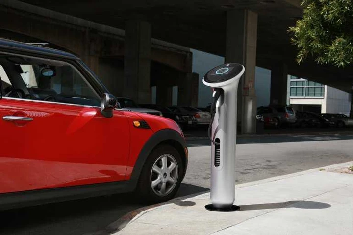 Auto elettriche in Italia: arrivano 1000 stazioni di ricarica