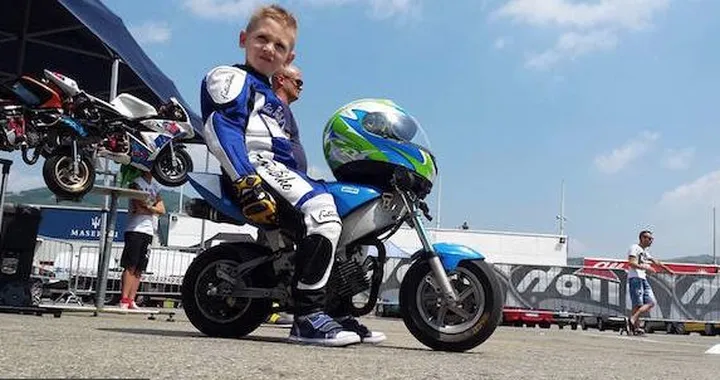 Muore a sei anni sulla minimoto
