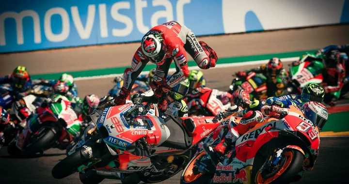 MotoGP: Lorenzo apre la polemica con Marquez