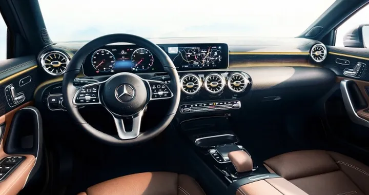 Nuova Mercedes Classe A: ecco le prime immagini degli interni
