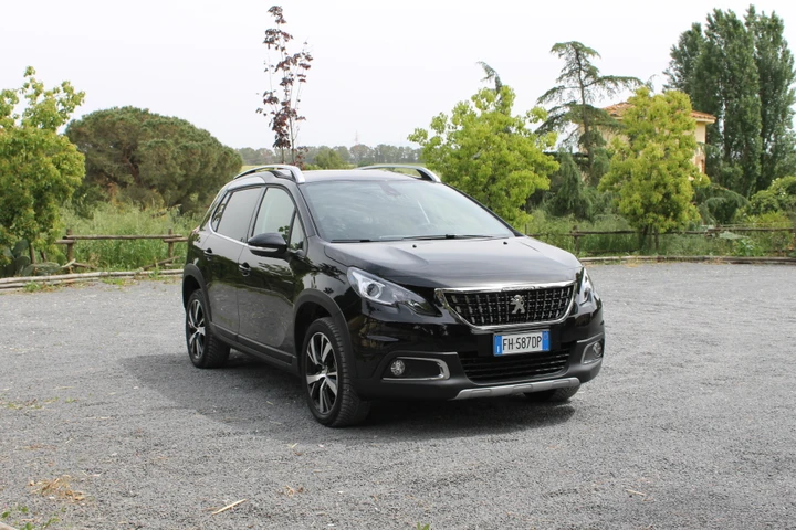 Peugeot 2008 BlueHDi 100 Allure: la prova su strada
