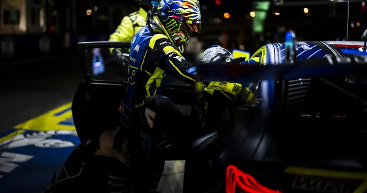 Cadillac in pole a Le Mans: Ferrari in affanno, Valentino Rossi stupisce