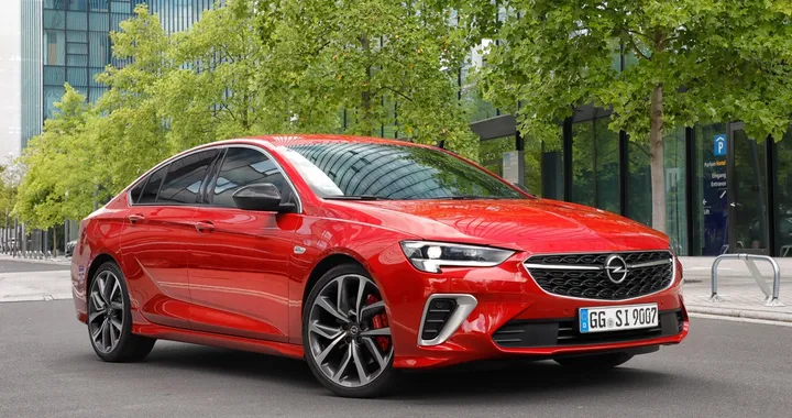 Opel Insignia, l’ammiraglia hi-tech si rinnova