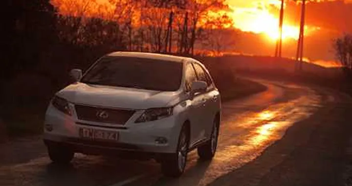 Lexus RX 450h FWD: 300 CV, 140 gr./km CO2