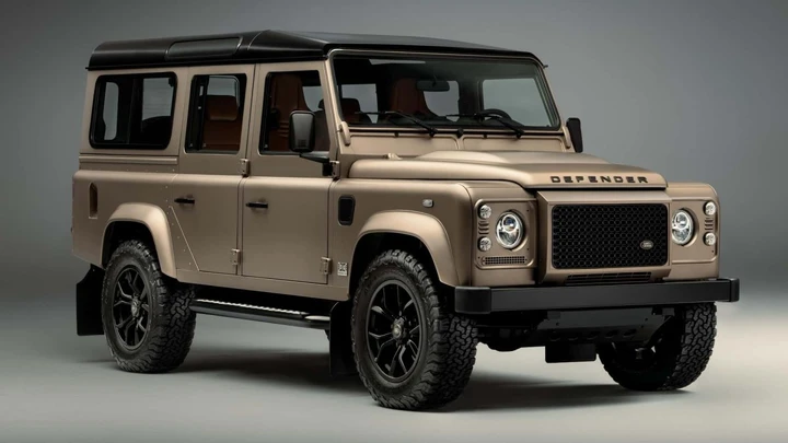 Land Rover Classic stupisce con il suo Defender più esclusivo di sempre