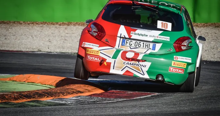 Peugeot protagonista al Monza Rally Show