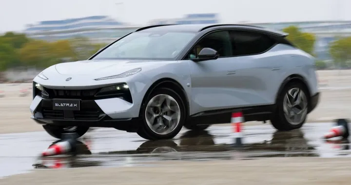 Nuova Lotus Eletre X: l'hyper SUV ibrido da 1200 km di autonomia