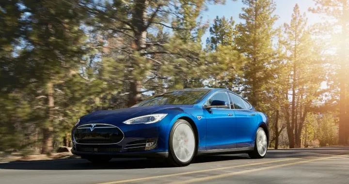 Tesla Model S: verso il pilota automatico