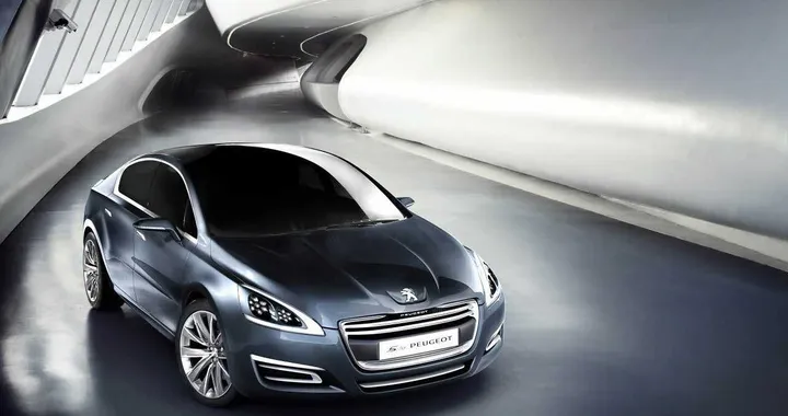 Peugeot 508 al Salone di Parigi. Via 407 e 607