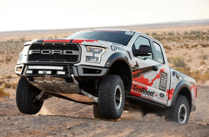Ford F-150 Raptor Race Truck: immagini ufficiali