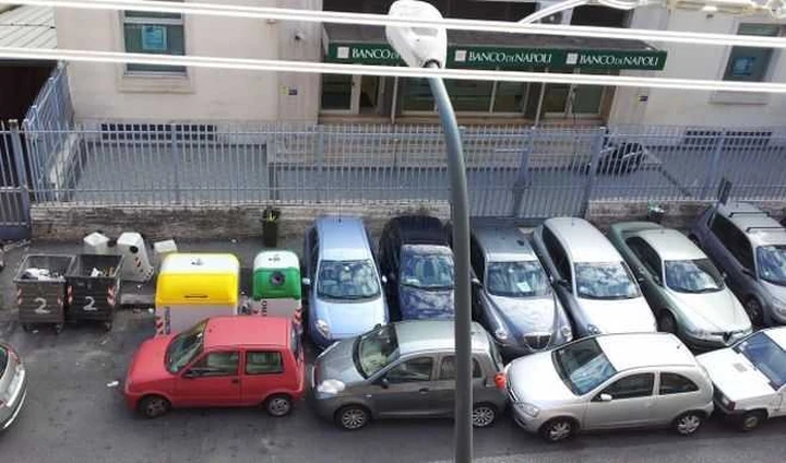 I parcheggi più assurdi di Napoli