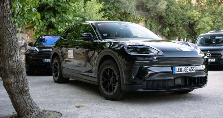Nuova Porsche Cayenne EV: 113 kWh di potenza e ricarica a 400 kW