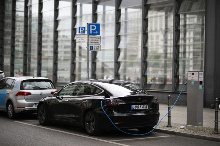 I tedeschi dicono di no a Tesla, il 94% dei consumatori non ne acquisterebbe una