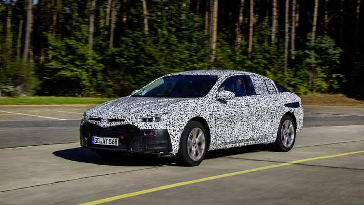 Opel Insignia Gran Sport 2017: la prova dei prototipi