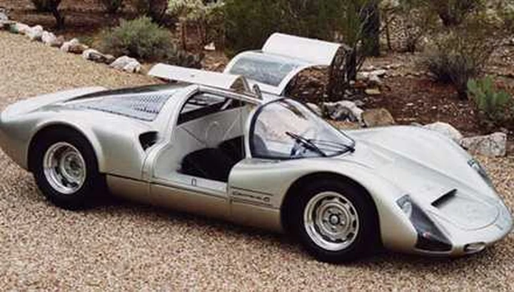 Porsche: rivive il mito della 906
