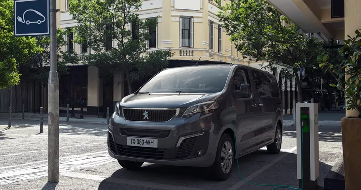 Peugeot e-Traveller: debutta la versione a zero emissioni