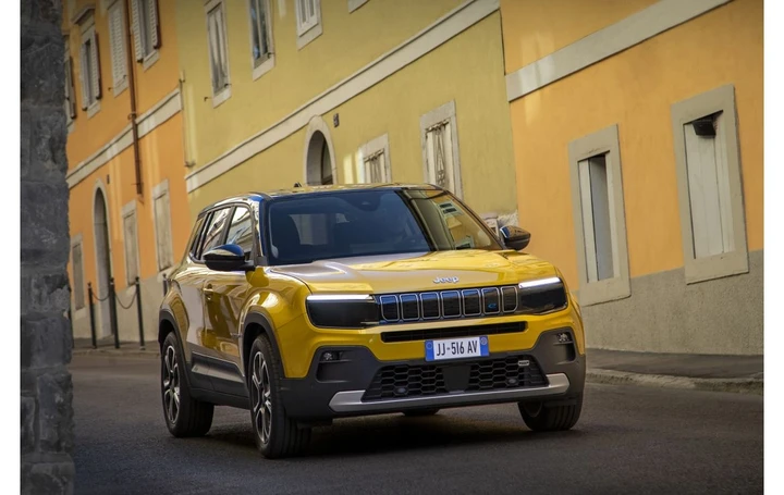 Jeep Avenger benzina e elettrica: ecco i prezzi