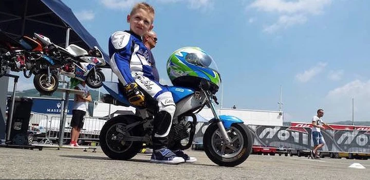 Muore a sei anni sulla minimoto