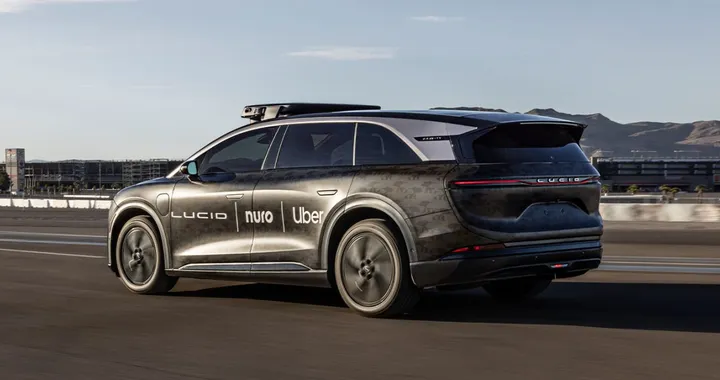 Lucid consegna la prima Gravity a Nuro: parte il progetto Uber robotaxi