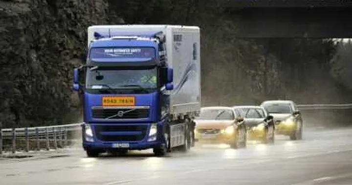 Volvo: la guida semi-autonoma arriva nel 2014