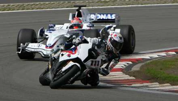 Corser su una Formula 1 e Heidfeld su una Superbike: esperimento BMW