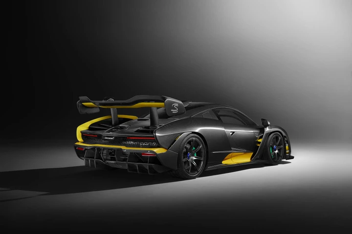 McLaren Senna Carbon Theme: si svela a Ginevra