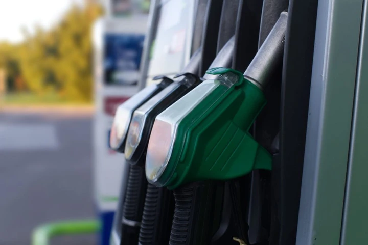 Caro carburanti, addio tregua: la data della nuova stangata per l'Italia