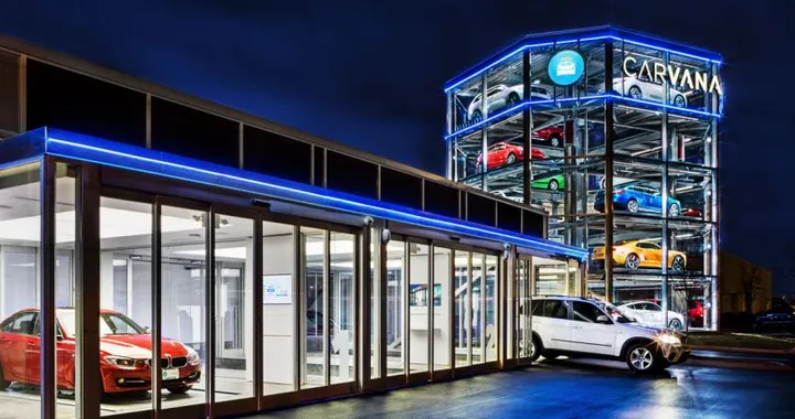 Carvana, il distributore automatico di auto usate