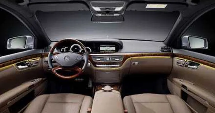 Mercedes: aggiornamenti gratis per 3 anni