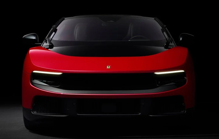 Ferrari Luce divide il mercato: l’elettrica spegnerà il mito del Cavallino?