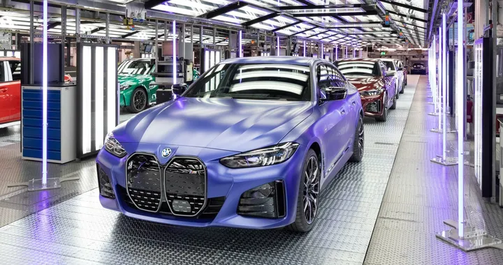 BMW: nel suo stabilimento di Monaco costruirà solo veicoli elettrici a partire dal 2027