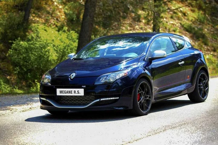 Renault: arriva la Megane RS Red Bull Racing RB8