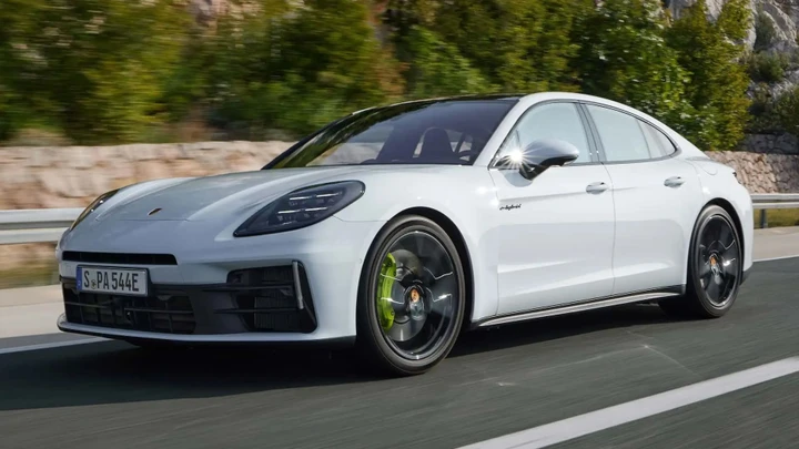 Porsche ha presentato due nuove versioni ibride della Panamera