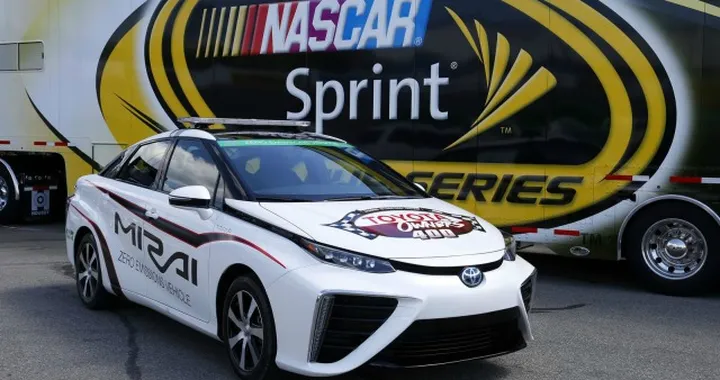 Toyota Mirai: un'auto a idrogeno per la Nascar