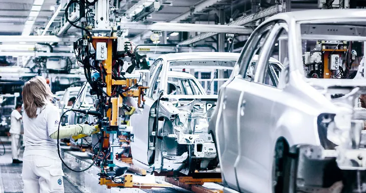 Volkswagen, via all'accordo: riprende la produzione di Golf e Passat