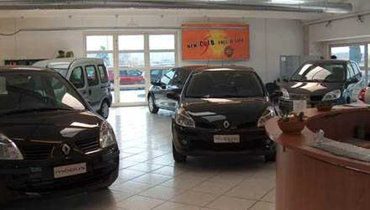 Mercato auto agosto: l'usato tiene, il nuovo no