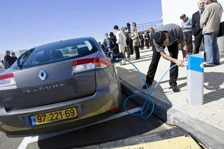 Israele inaugura le prime stazioni di ricarica elettrica