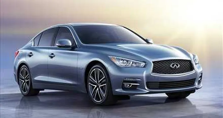 Infiniti Q50 al Salone di Ginevra 2013