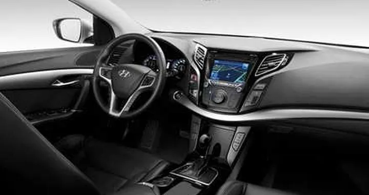 Hyundai i40: la prima foto degli interni