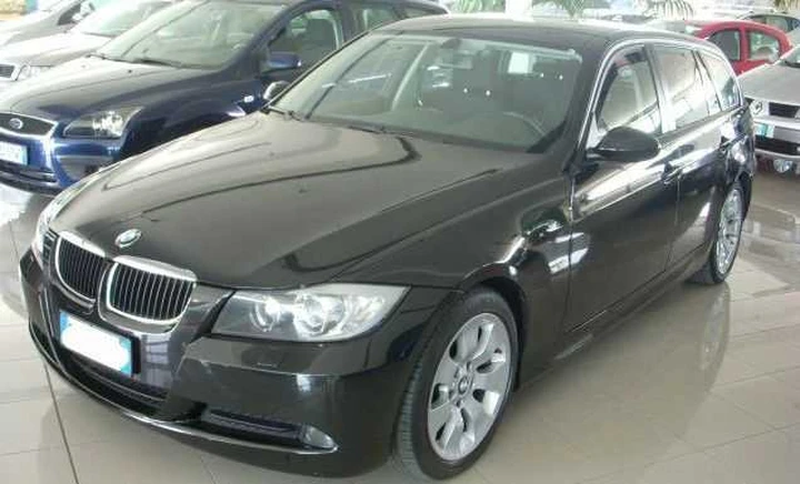 Modena: pagano BMW con assegno... 
