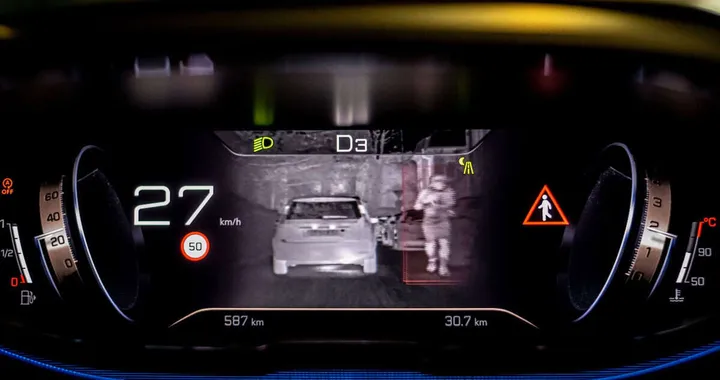 Visione notturna per auto: come funziona e chi la offre