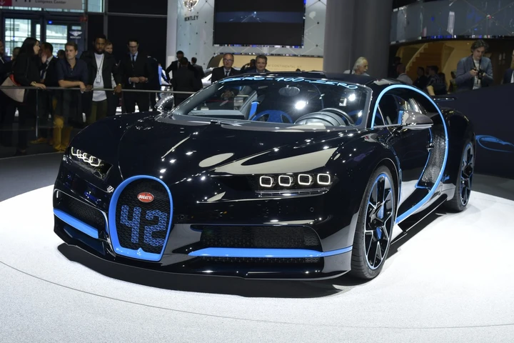 Bugatti Chiron: a Francoforte celebra il record sullo 