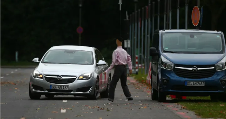 Opel investe nella sicurezza per la guida urbana